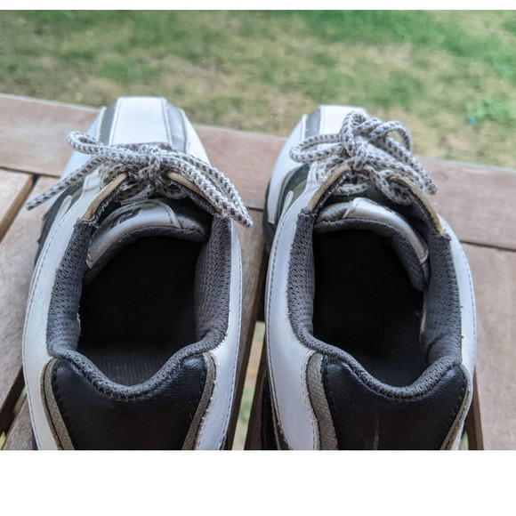 Footjoy Junior - White/Black/Silver Golf Shoes (FJ#45017) Size 2 *Needs spikes - Picture 9 of 12